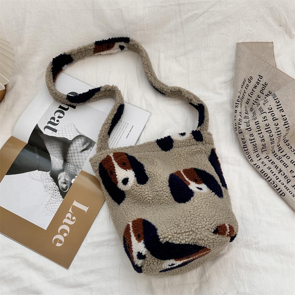 

Stylish White Base Polka Dot Plush Bucket Bag Versatile Shoulder And Crossbody Bag Camel Dog