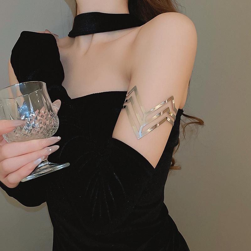 European-American Open Arm Cuff Bracelet - High-End, Versatile, and Exaggerated Fashion Jewelry for Women