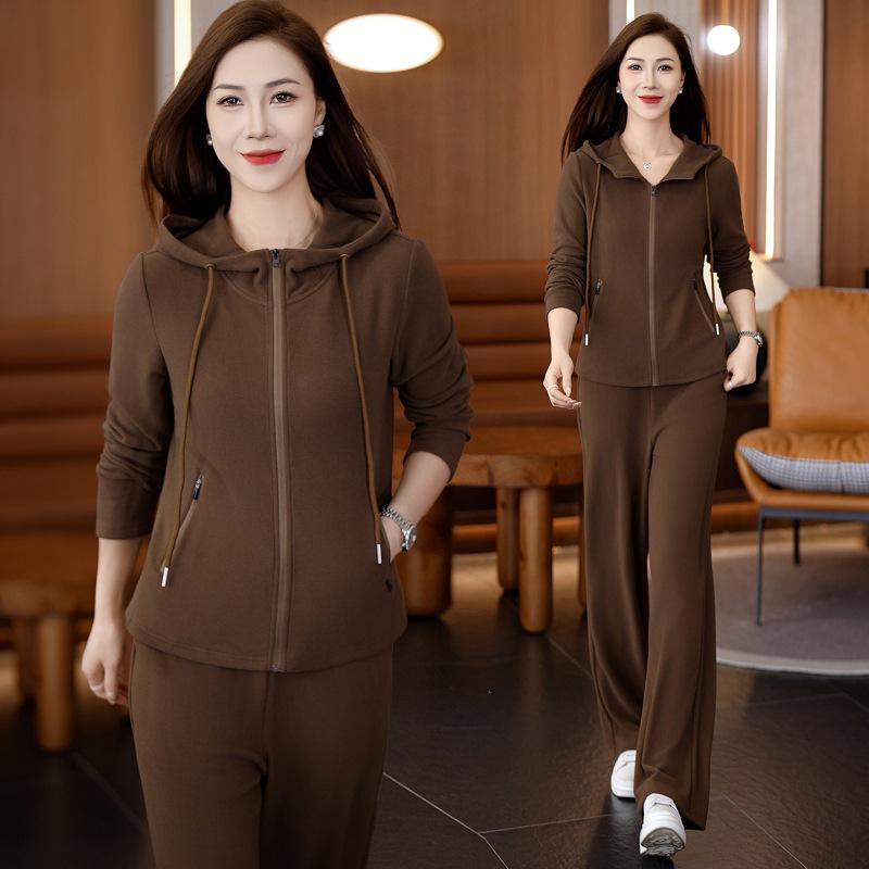 Spring & Autumn Women's Casual Sports Suit: Soft Two-Piece for Moms, Perfect for Jogging, Fitness, Home, & Outdoors