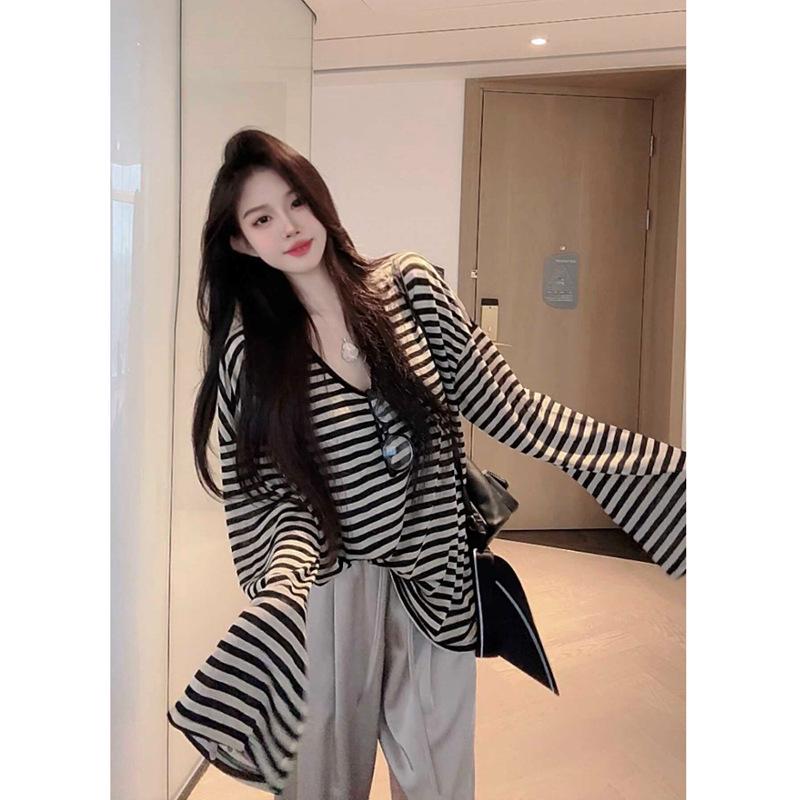 Tencel Linen Striped Loose Fit Women's Sunscreen T-Shirt