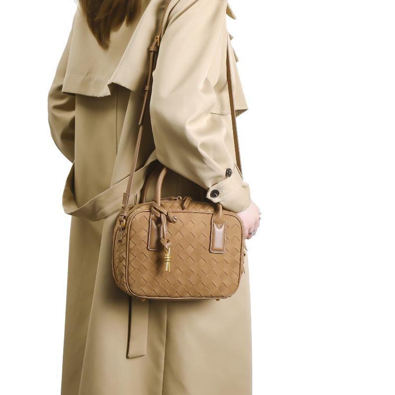 Vintage suede woven bag simple and high-end single shoulder messenger small square bag commuter handbag