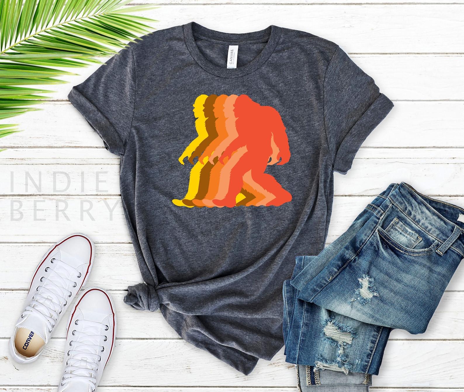 Vintage Bigfoot Shirt, Sasquatch, Big foot T-shirt, Cool Yeti Colorful Retro Sasquatch Clothing 4XL