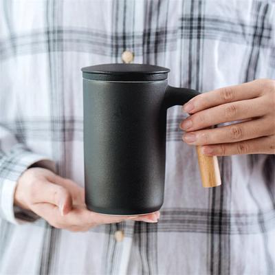 Japanese Style Stoneware Ceramic Mug With Filter Wooden Handle Flower Tea Cup with Lid Tea Water Separation Drinkware Gift