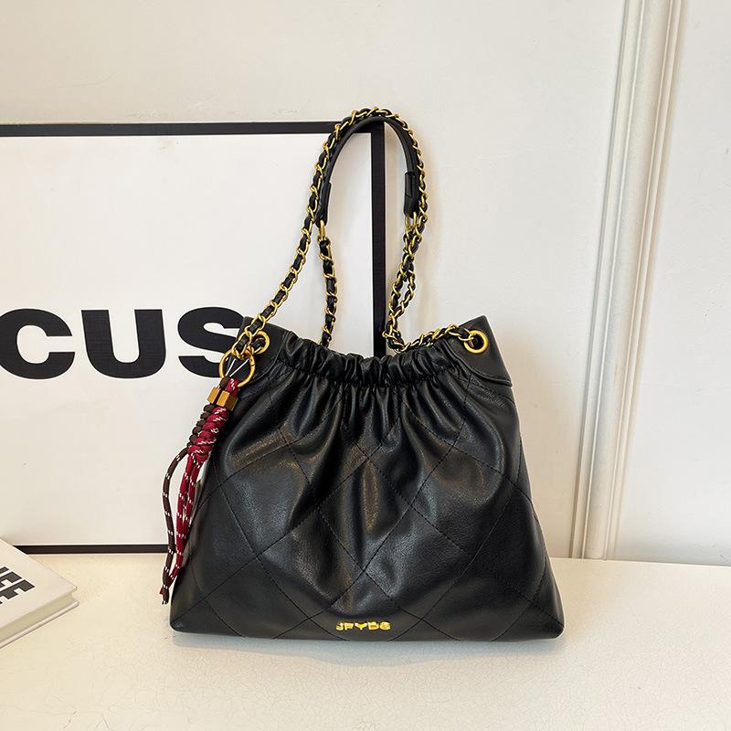 

Autumn and winter retro fashion tote bag women s 2025 new large-capacity work commuting shoulder bag leisure chain women s bag 31*6*25