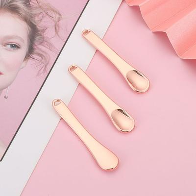 العناية بالوجه – أدوات لوضع أقنعة التجميل