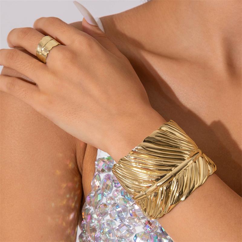 Vintage Irregular Baroque Pearls Open Bangles Rings for Women Charm Gold Color Flower Thick Chunky Rings Jewelry Set Party Gifts