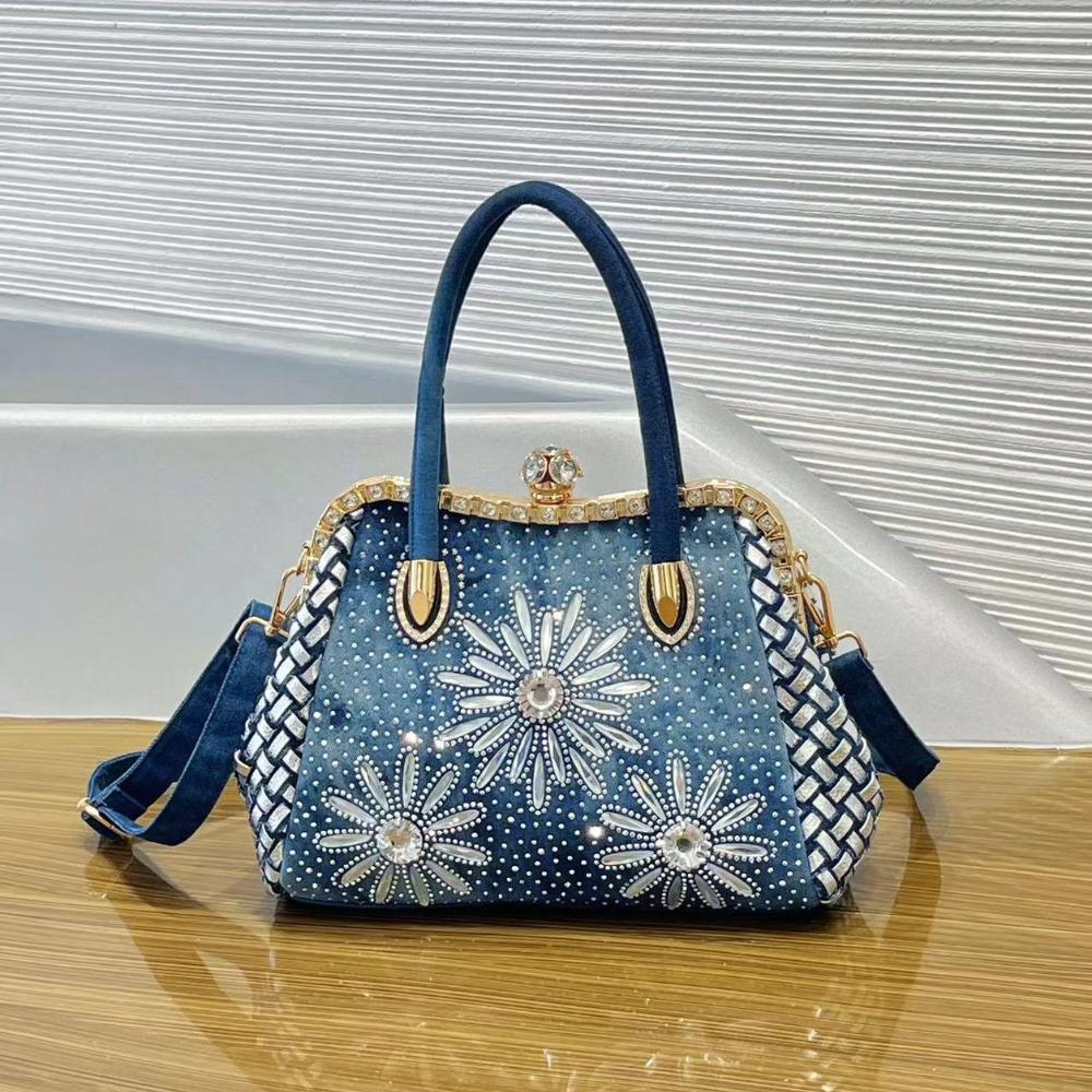 

2025 Мода Маленька сумка-ковбойка з квітковою пряжкою та плетеним візерунком, інкрустована діамантами, жіноча сумка великої місткості через плече золотий