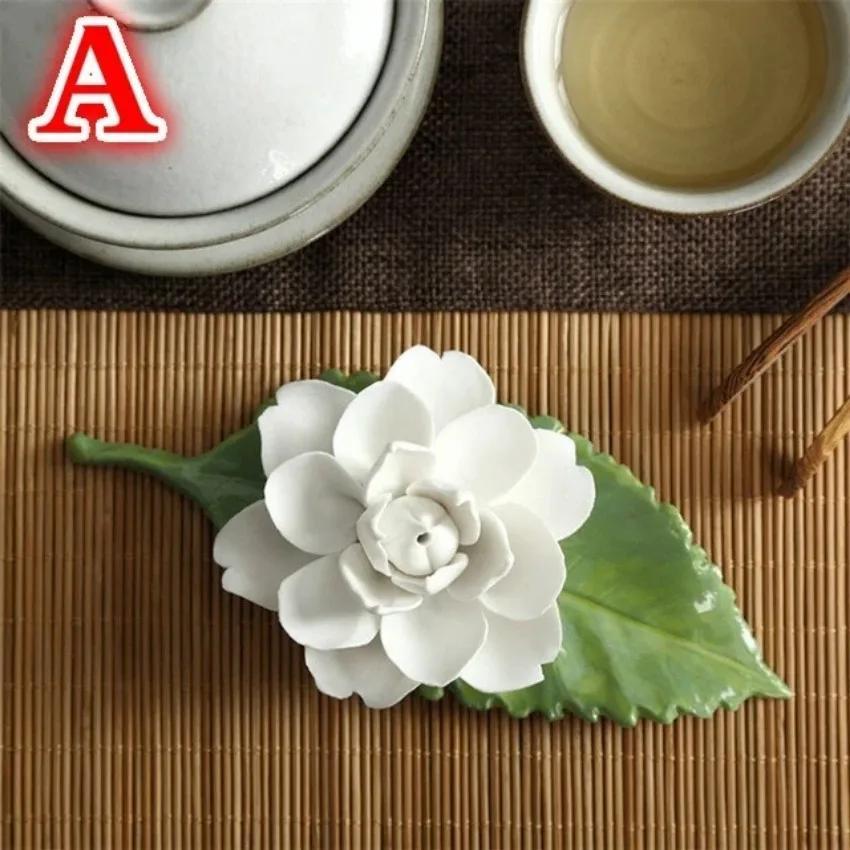 1 Pcs Hand Pinched Ceramic Flower Ornament White Lotus Lily Zen Incense Holder Incense Stick Creative Tea Pets Home Decoration