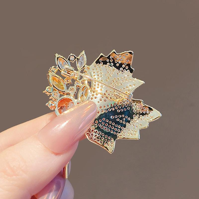 1PC Rhinestone Shiny Crystal For Women Brooch Pin Vintage Coat Clothing Accessories Maple Leaf