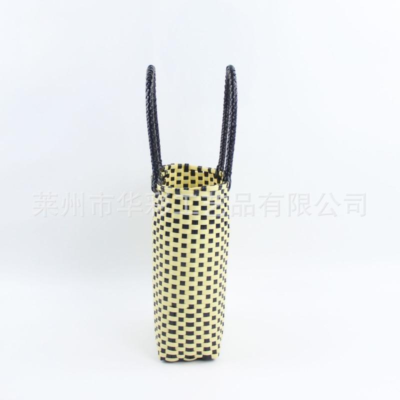 Vertical plaid bag, plastic hand-woven basket, simple portable shopping basket, vegetable basket, seaside vacation beach bag.