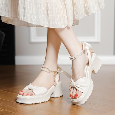 Verão não se cansa de pés delicados estilo fada vento pérola laço plataforma salto grosso sandálias senso feminino de pisar em merda aumenta sapatos romanos