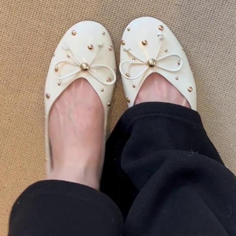 Spring New Flat Shoes Women Round Head Shallow Mouth Patent Leather Butterfly Knot Rivet Set Foot Soft Sole Single Shoes