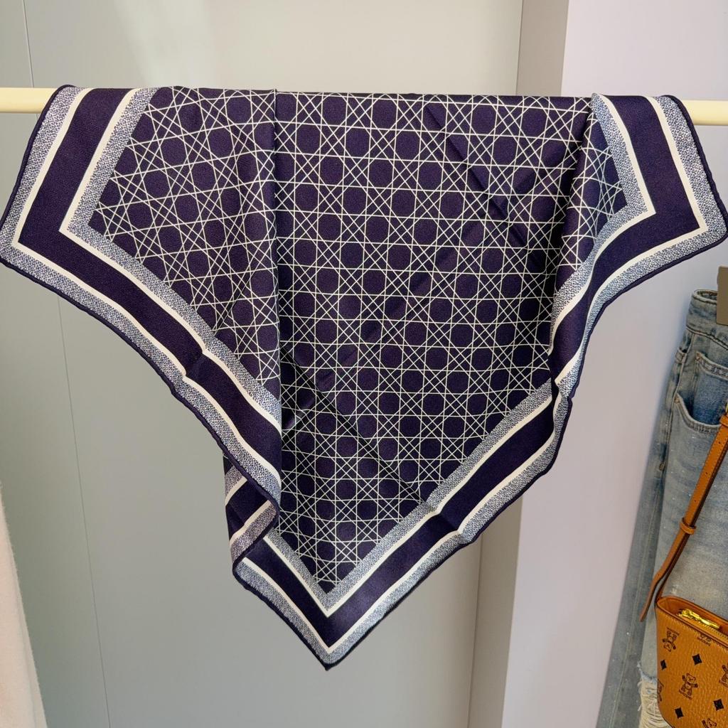 Fashionable Mulberry Silk Scarf - 70x70CM Square Autumn/Winter Head or Neck Scarf