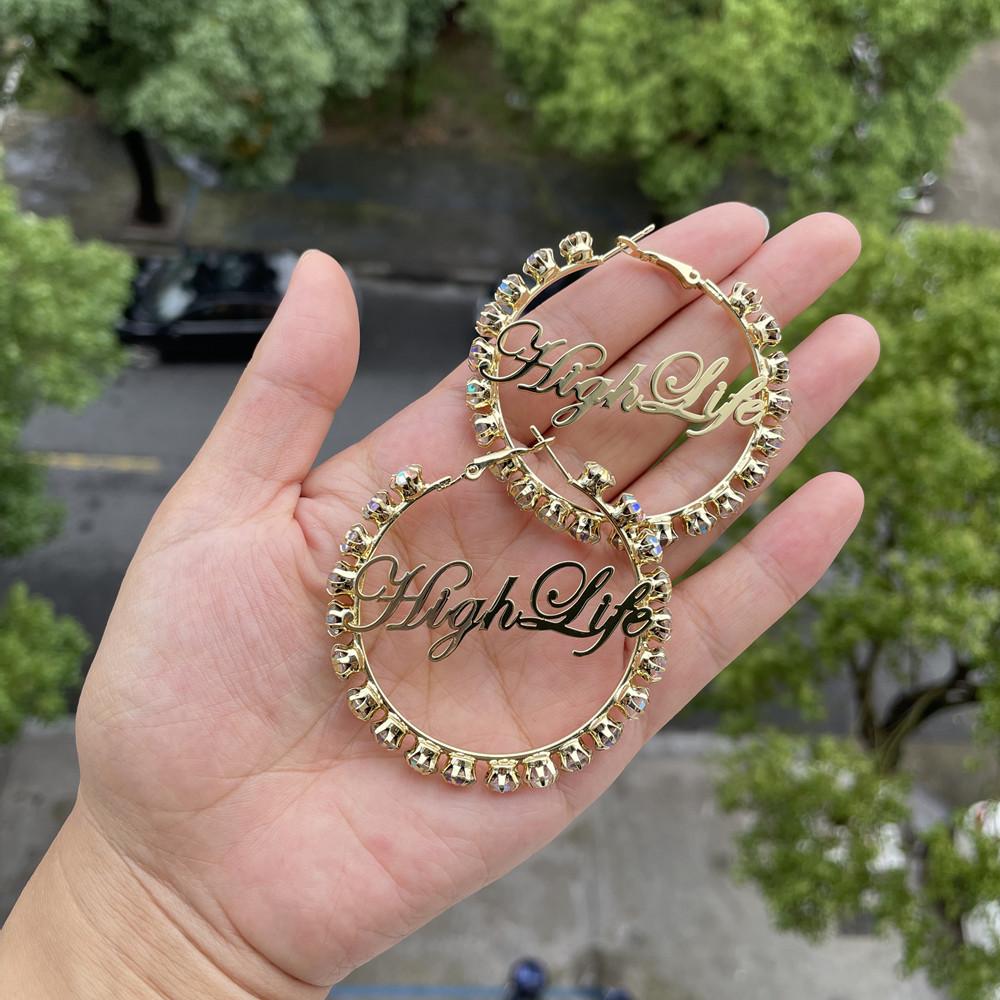 Qiuhan Gold Stainless Steel Hip Hop Sexy Custom Women Name Plate Zircon 18k Customized Name Hoop Name Earrings Earrings&50MM жёлтый