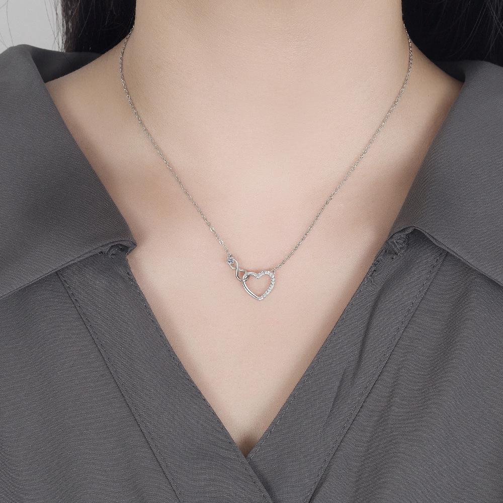 Infinite Love Heart Zirconia Necklace - Women's Heart-shaped Pendant with Clavicle Chain, Niche Design Fashion Accessory