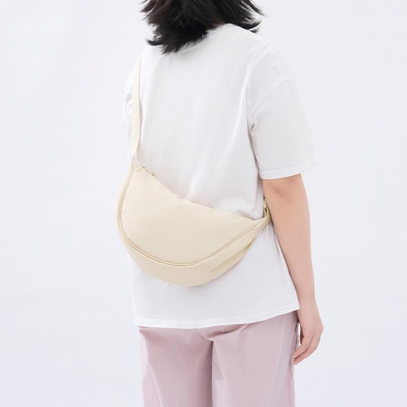 New Simple and Casual Solid Color Nylon Large Capacity Men Women's Dumpling Bag Shoulder Bag for Travel and Commuting Unisex Hobo Bags