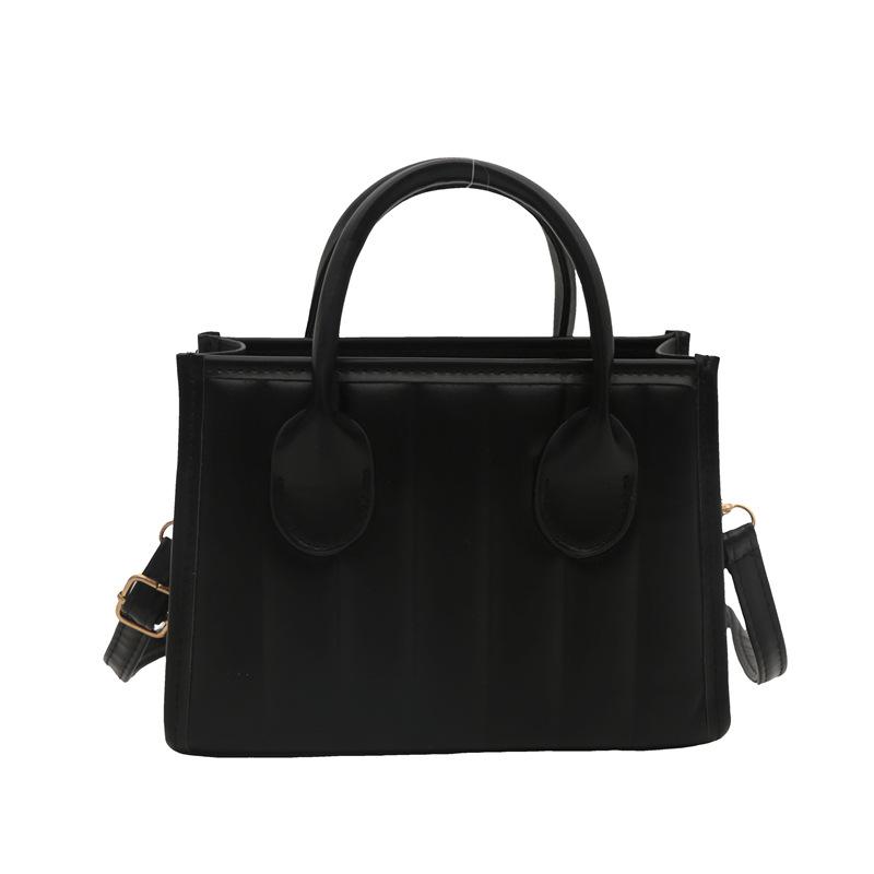 

Летняя простая квадратная сумка с углублением 2024 года, женская, однотонная, модная, иностранная, повседневная, сумка-мессенджер через плечо чёрный