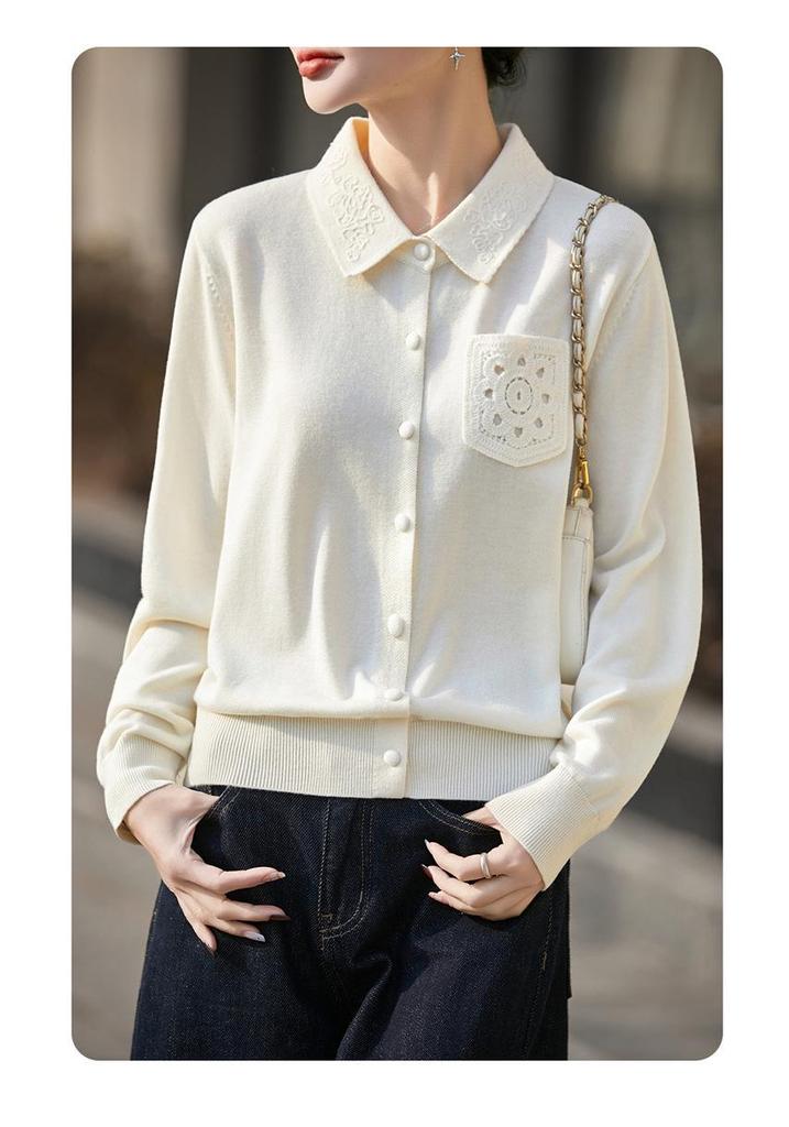 Rød strikket cardigan for kvinner med kontrastfarge, håndheklet blomst og pikékrage - Ledig passform, todelt stil (Vår høst)