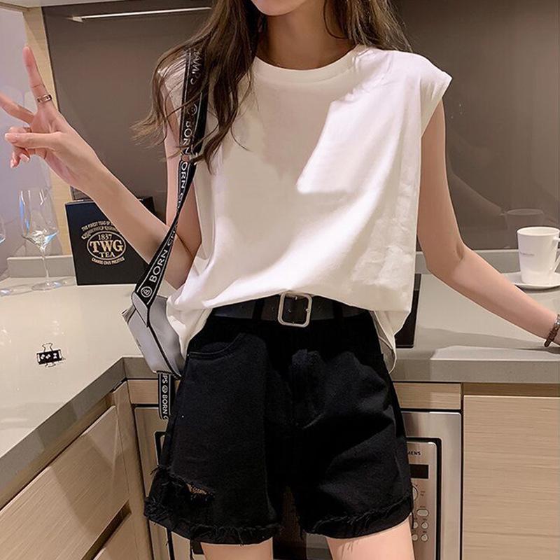 Women's Large Size White Sleeveless Camisole - Loose Round Neck Top for Outer or Inner Wear, Perfect for Spring and Summer.