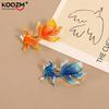 Broches de Pez Dorado Esmaltado de Colores Para Mujeres Unisex Elegante Animal de Goteo de Aceite Broche de Metal Joyería de Banquete Regalos