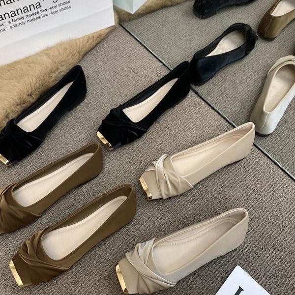 

Flat-bottomed gentle evening breeze single shoes women s 2025 spring new color matching one-pedal with skirt, shallow mouth foot set Doudou shoes 40 коричневый