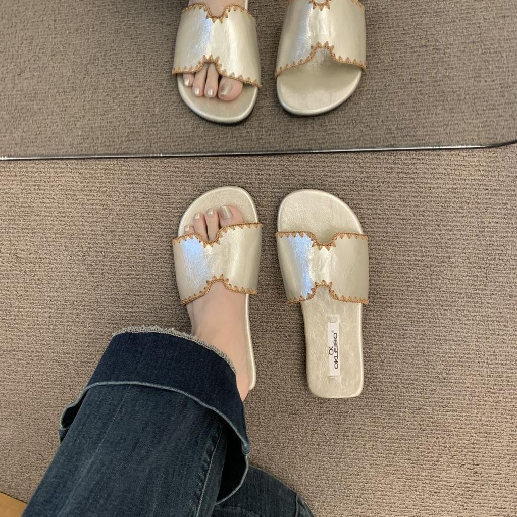 Gentle Red Open-toed Slippers for Women's Summer Wear 2025 New Versatile Flat-bottomed Holiday H Cool Slippers