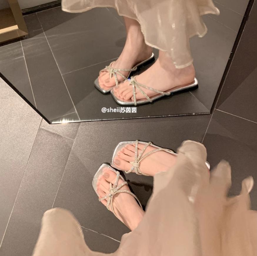 [Grape mother of the same style] Moonlight Wonderland~ Rhinestone thin strap toe flat-bottomed flip-flops women's sandals to wear outside summer