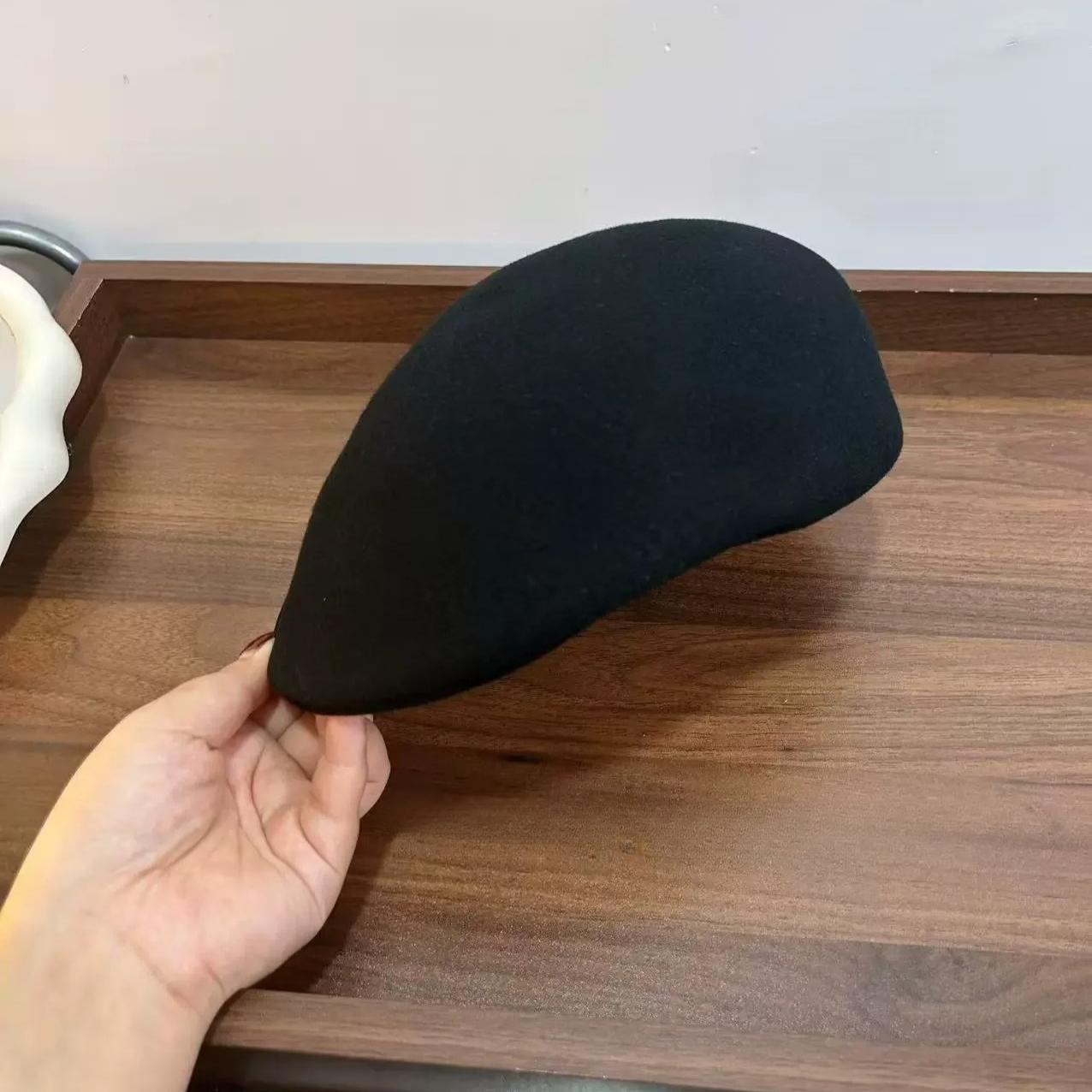 

Classic 100% Wool Berets Hat for Women Men Winter Felt Flat hats Vintage Literary Newsboy Cap Ivy Cap Cabbie Visors Forward Cap 57cm чёрный