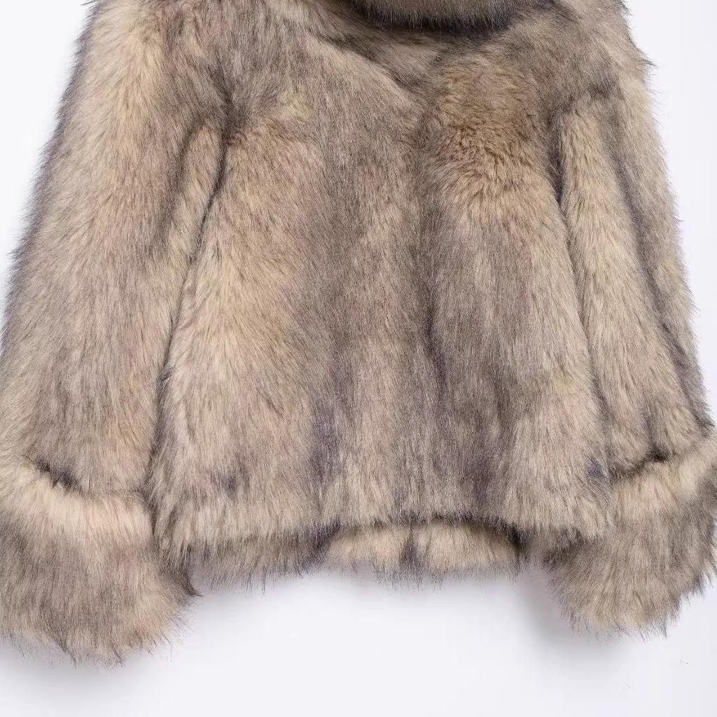 Autumn new women's clothing, European and American style French design fashionable artificial fur effect sweater