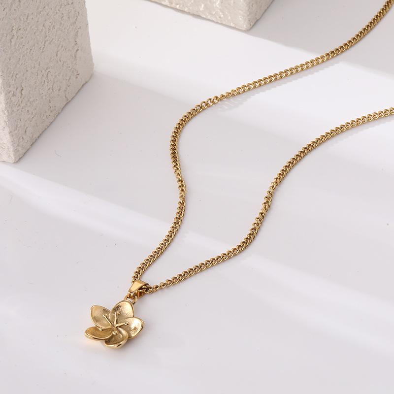 

Korean And American Twist Chain Realistic Flower Necklace Female Popular Personality Temperament Light Luxury Fashion Stainless Steel Plated 18K Vers