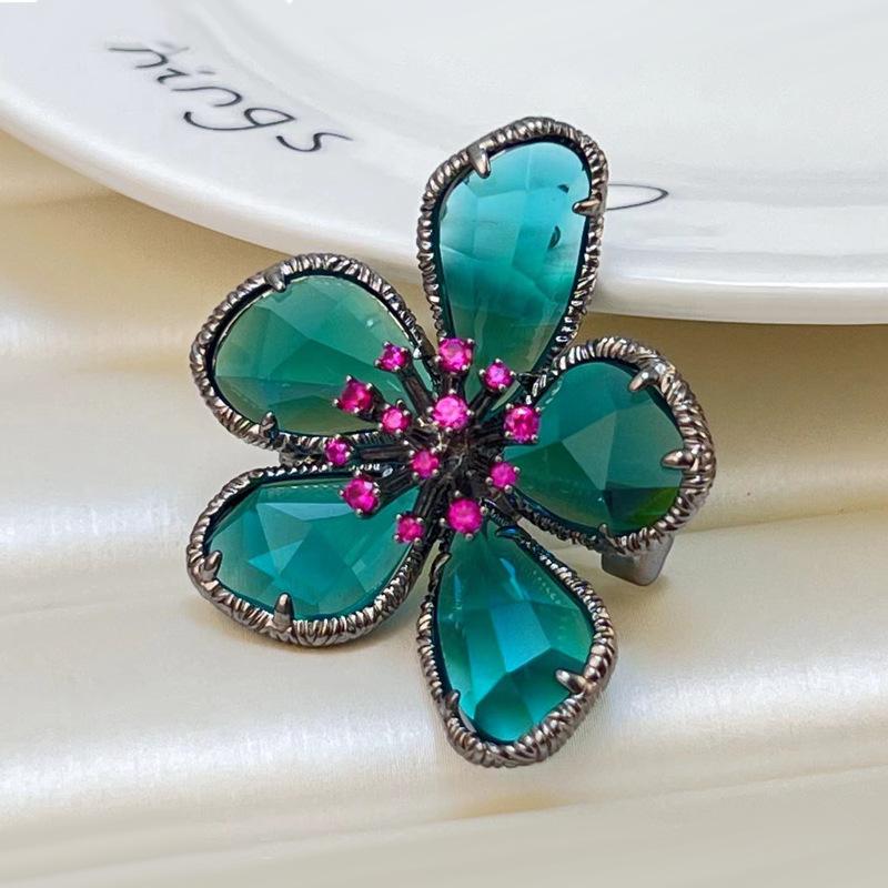 SKEDS Creative Women Girls Glass Flower Crystal Brooch Badges Elegant Lady Exquistie Floral Clothing Coat Pin Jewelry Gift