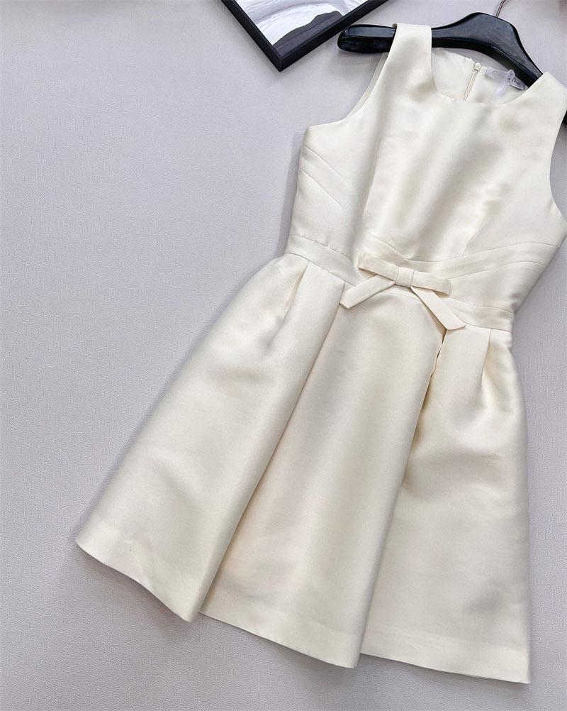 Elegant Sleeveless Spring Dress with Bow Decoration