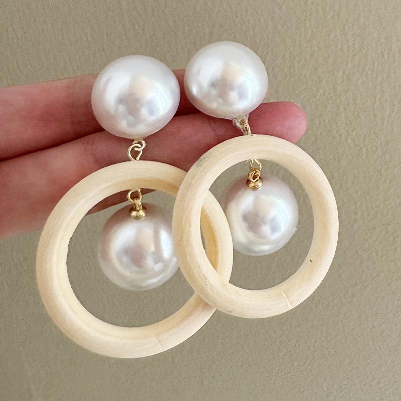 Chic Exaggerated Design Earrings Minimalist Hollow Wood Round Pearl Pendant Personality Niche Unique Versatile Fashion Studs