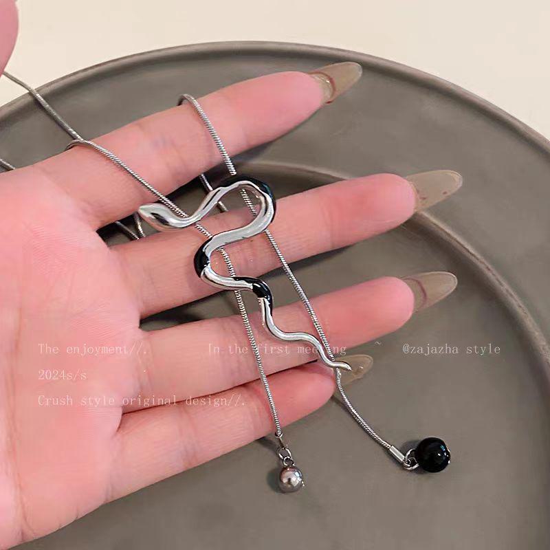 Silver Pull-Out Snake Necklace - Autumn/Winter 2025 Light Luxury Sweater Chain for Women