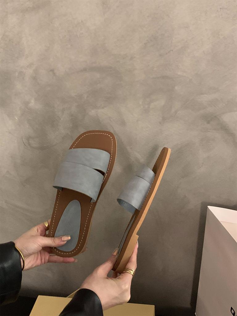 Internet Celebrity Flat-bottomed French Cool Slippers Women's Shoes Wear 2025 New Summer Retro Beach Seaside Roman Sandals