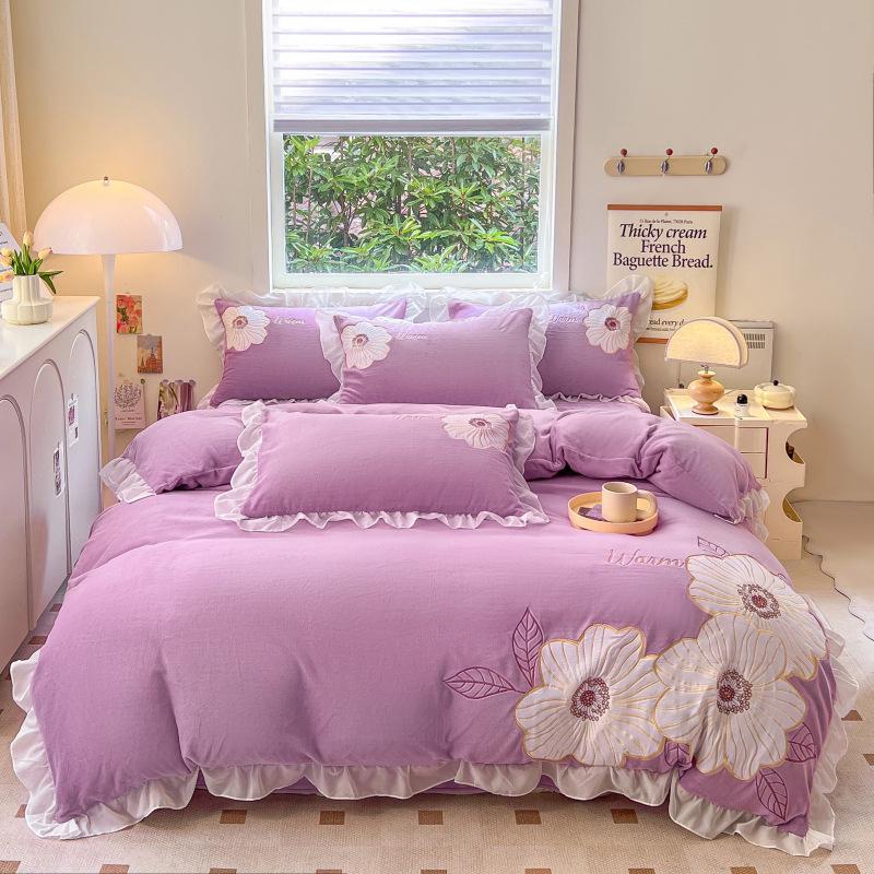 Princess Style Milk Velvet Lace 4-Piece Set: Embroidered Duvet Cover & Solid Color Bed Sheet