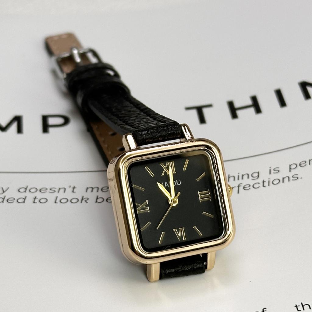 Dropshipping Women Quartz Watch Vintage Small Square Watch Famous Brand Luxury Gift Ladies Clock Red Leather Strap Wristwatches