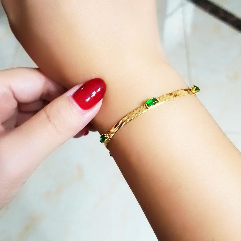 Lanț de guler pătrat verde din oțel titan titan