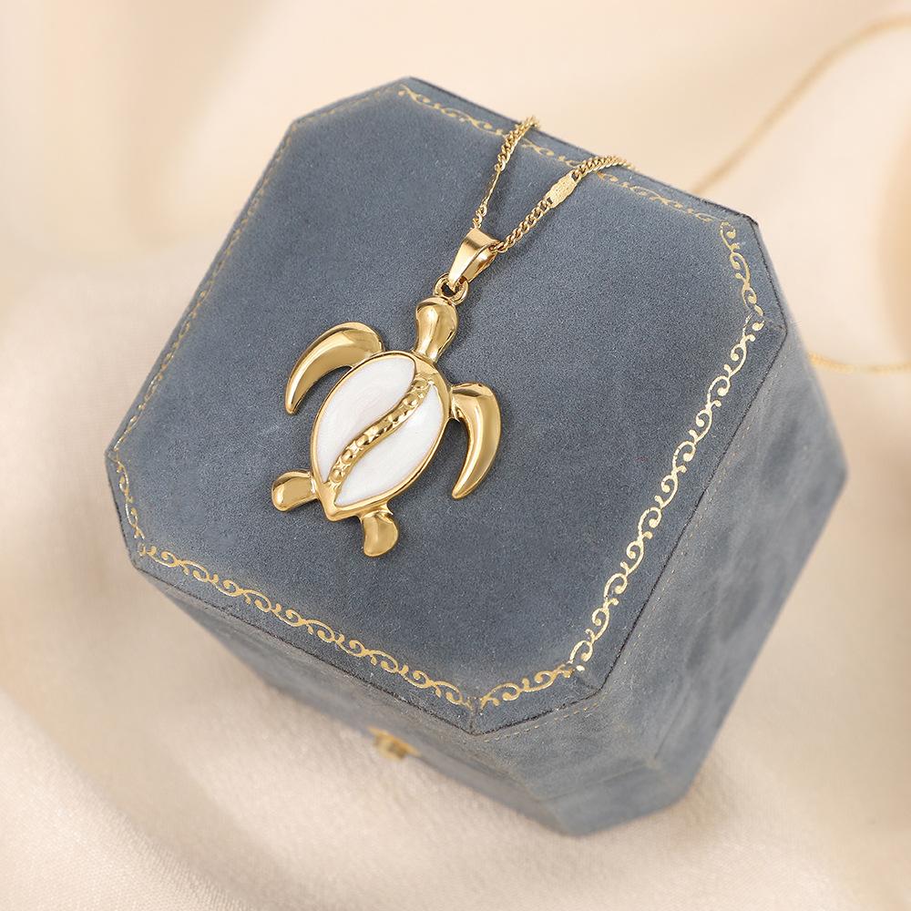 1Pcs Ocean animal pattern stainless steel necklace with turtle pendant and collar chain - versatile accessory