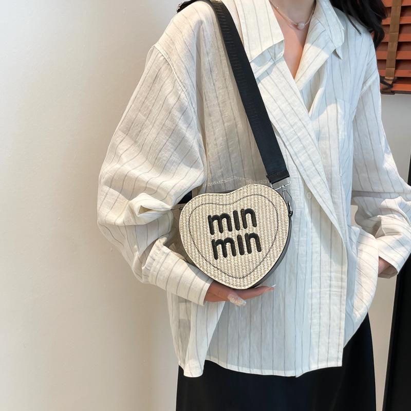 2025 new niche design women's bag love peach heart shape shoulder messenger bag trend casual letter women's bag