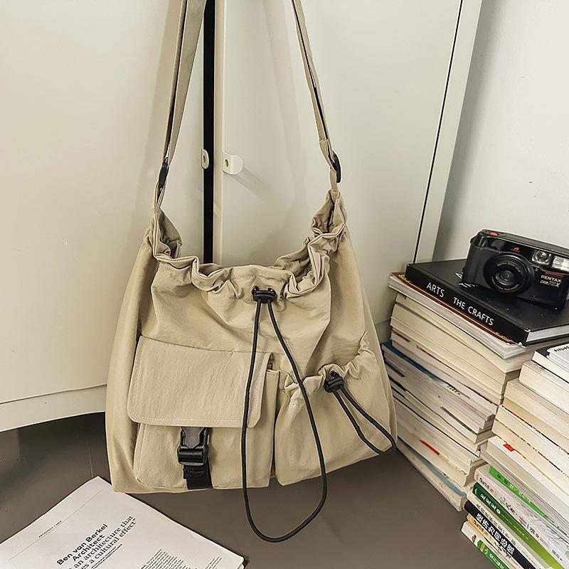 Large capacity nylon cloth tote bag women's new lightweight fashion sports and leisure shoulder messenger bag