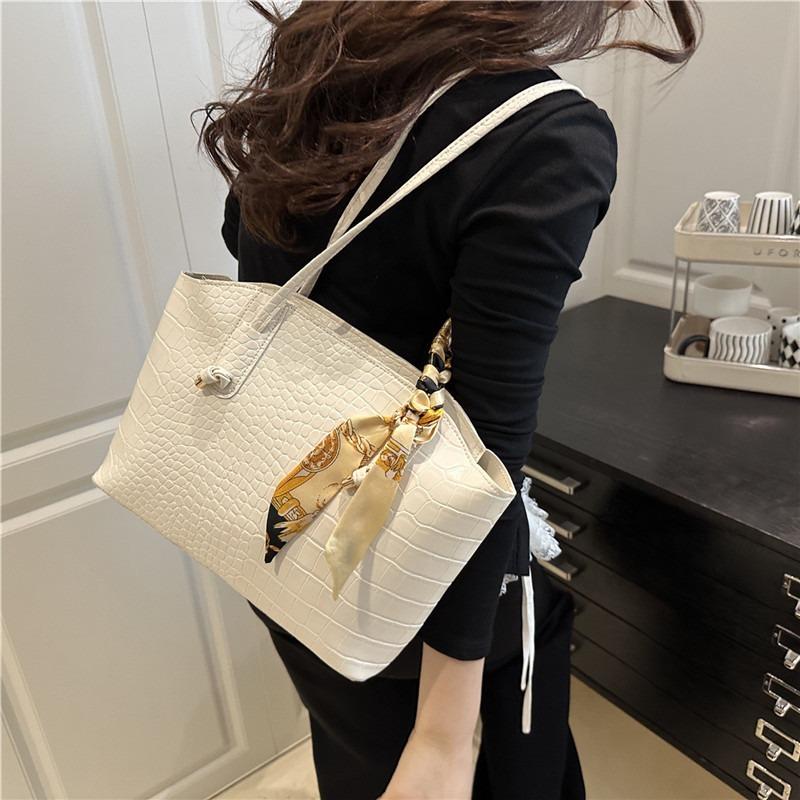 New crocodile texture fish pattern women's shoulder bag fashionable and elegant versatile commuter large-capacity tote bag
