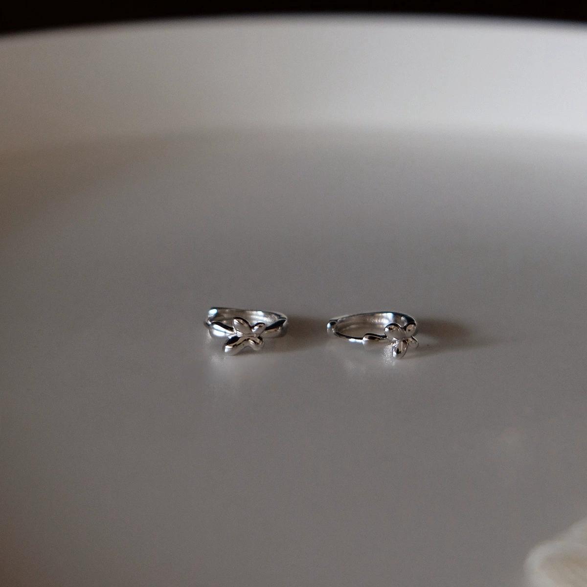 E1345-S925 Sterling Silver Plated White Gold Smooth butterfly Hoop Earrings Simple Everyday Trendy
