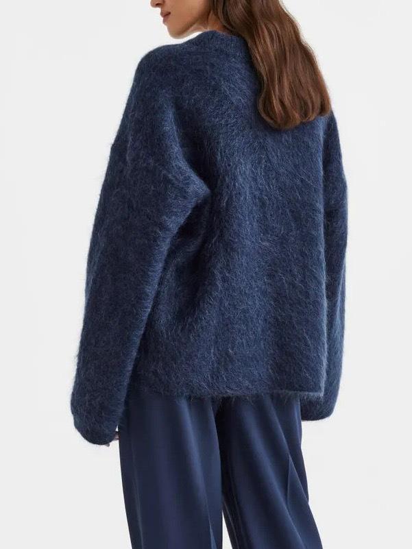 New Women's Loose Round Neck Plush Sweater: European & American Autumn/Winter Collection – Cozy, Solid Color Knit Outerwear, Lazy Style.