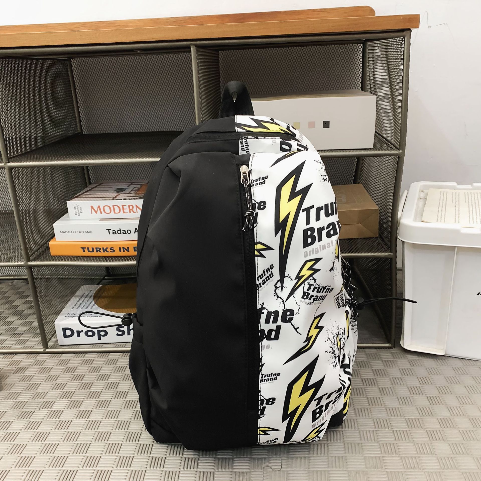 Neuer Mode Street Rucksack für Männer Junior High School College Studenten Schultasche High School Studenten Personalisierter Graffiti Trendiger Campus Rucksack
