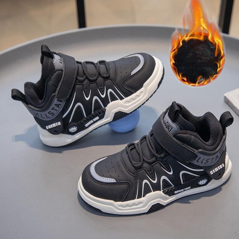 2025 autumn and winter new children's sports shoes fleece soft sole medium and older children's fashion board shoes boys and girls casual shoes tide