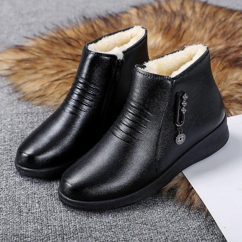 Winter Shoes for Moms Shoes Elderly Short Middle-aged Boots with Soft Soles. Women's Velvet Warm Boots. Middle-aged Leather Boots with Flat Soles