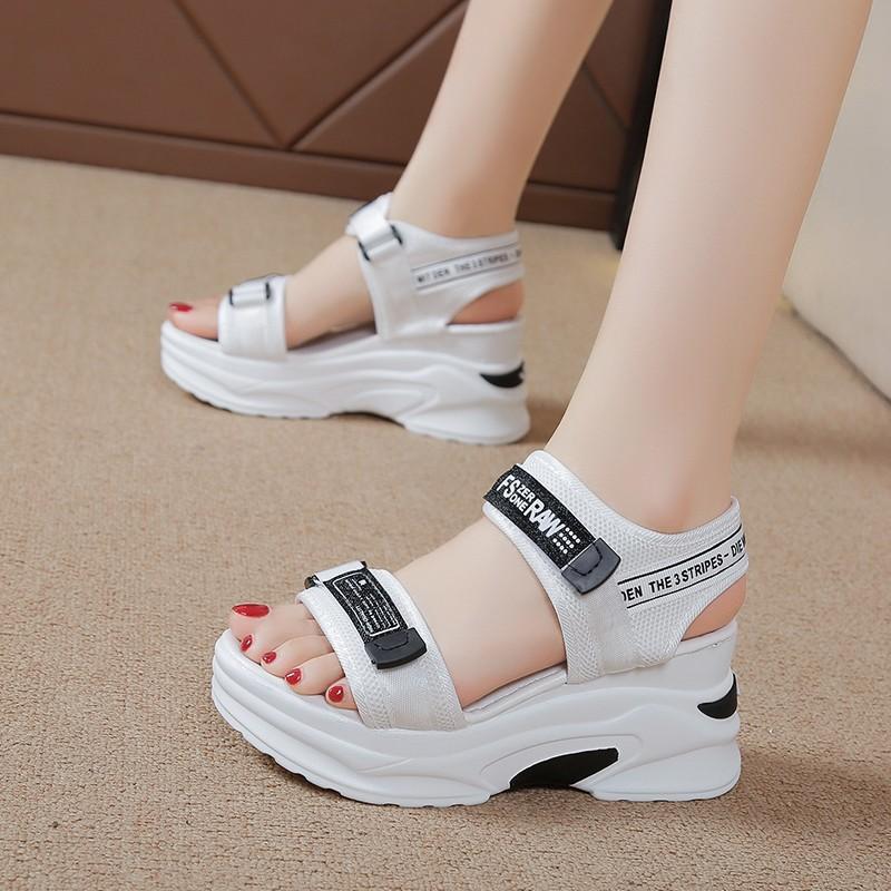 

2025 лето новый однословный водонепроницаемый стол на липучке нескользящие модные универсальные сандалии женские сандалии на платформе женские 40 белый