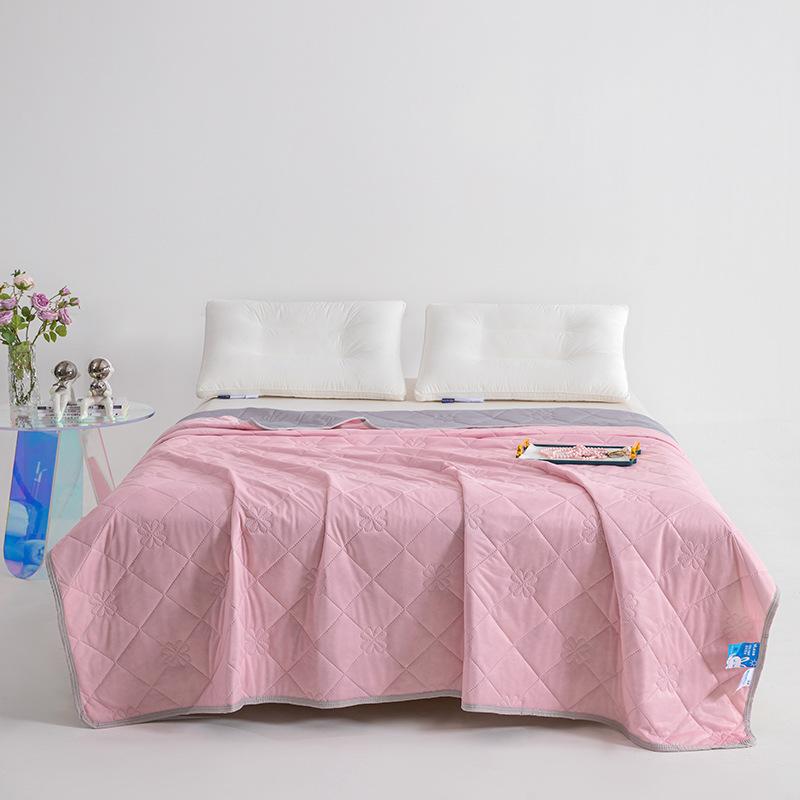 Cooling Summer Quilt: Soft & Thin Fabric, Perfect for Summer Naps, Beach Trips, and Keeping Cool in Air - Conditioned Rooms