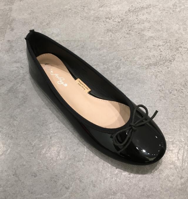 Mode glänzend Lackleder flache Bootsschuhe Schleife weiche Ballerinas Büro-Dame runde Zehen Arbeitsschuhe bequeme Slipper